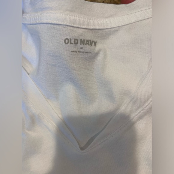 Old Navy Sleeveless V-neck Tee - Picture 4 of 5